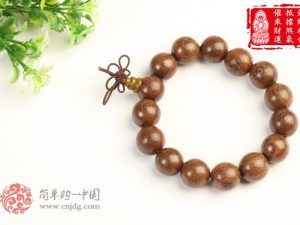 虔诚在怀天然金丝檀木佛珠手串
